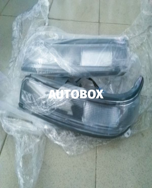 Toyota Dolphin white signal lamp